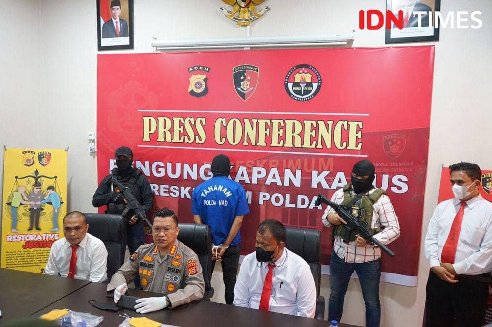 AB, tokoh politik dari partai lokal di Aceh, salah seorang tersangka kasus penembakan dua warga Kabupaten Aceh Besar. (Dokumentasi Humas Polda Aceh untuk IDN Times)