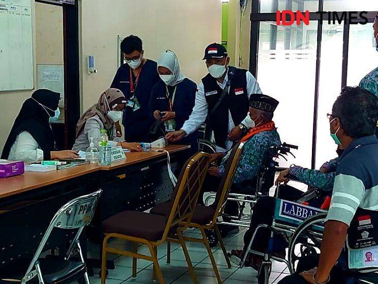 CJH risti saat di Asrama Haji Surabaya. IDN Times/Ardiansyah Fajar.