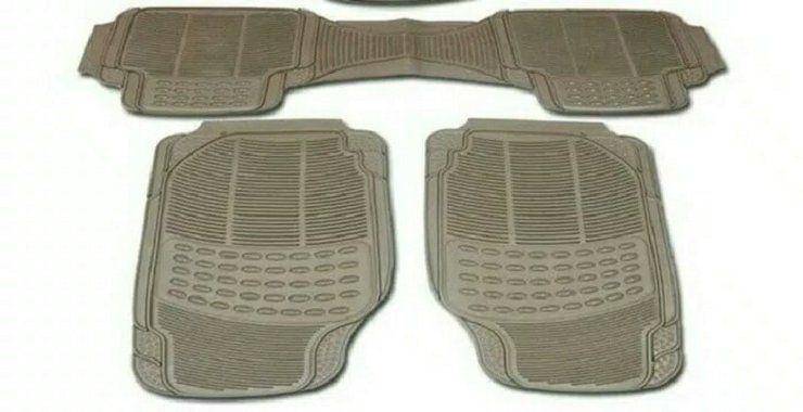 Ilustrasi karpet mobil berbahan karet (review.bukalapak.com)
