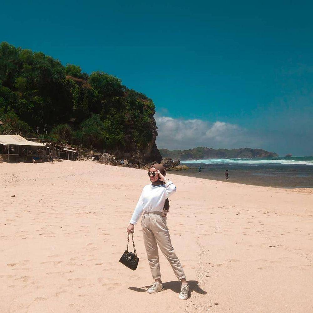 Pantai Sepanjang (instagram.com/sitinurrohmah_30)