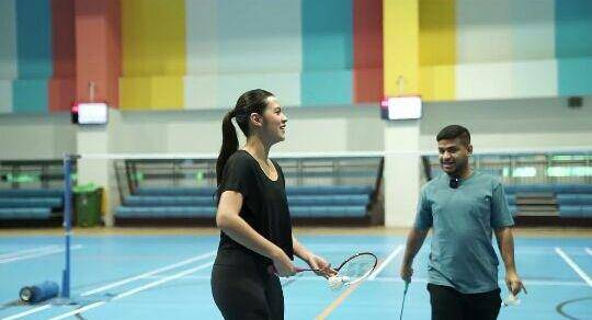 potret Raisa bermain badminton (youtube.com/Vidi Aldiano)