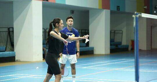 potret Raisa bermain badminton (youtube.com/Vidi Aldiano)