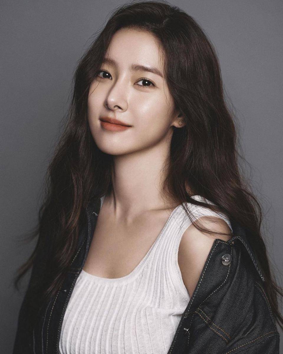 Kim So Eun ( instagram.com/socun89/ )