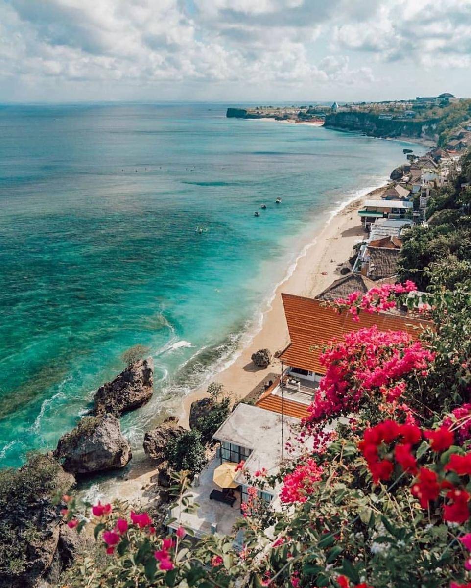 Pantai Bingin (instagram.com/lukemcameron)