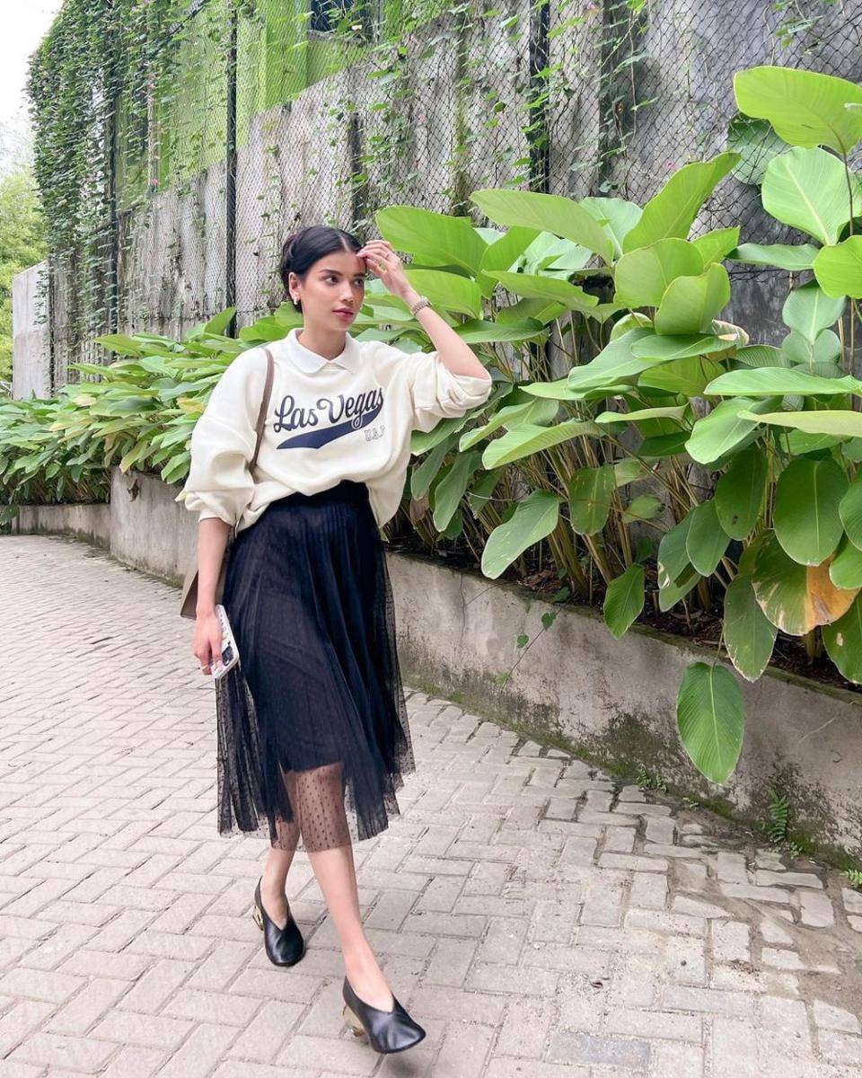 Mix and match rok ala Sabrina Chairunnisa (instagram.com/sabrinachairunnisa_)