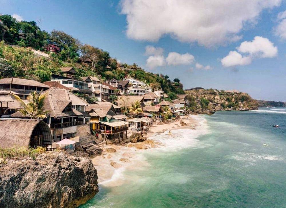 10 Potret Pantai Bingin Bali, Pesonanya Bikin Ogah Pulang