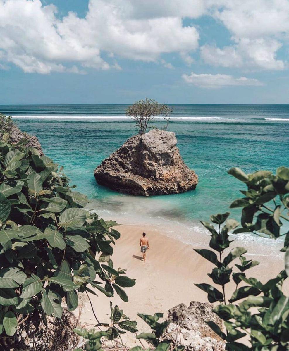 Pantai Bingin (instagram.com/lukemcameron)