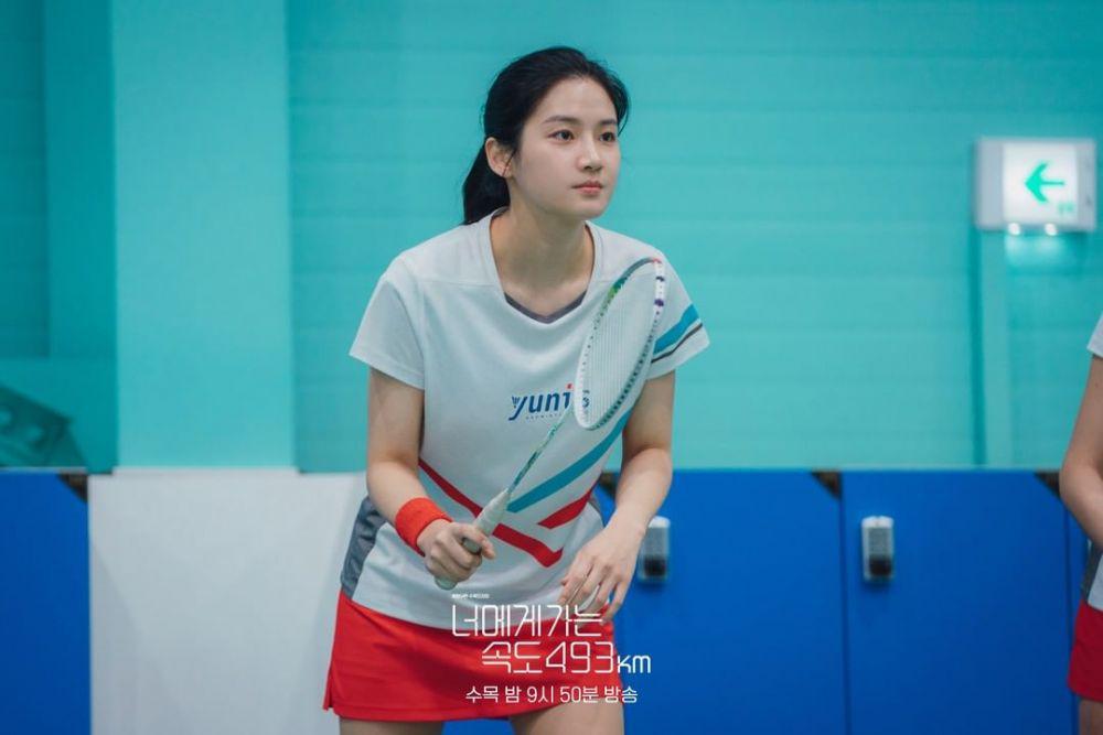 14 Harga Outfit Park Joo Hyun di Love All Play, Sporty Look