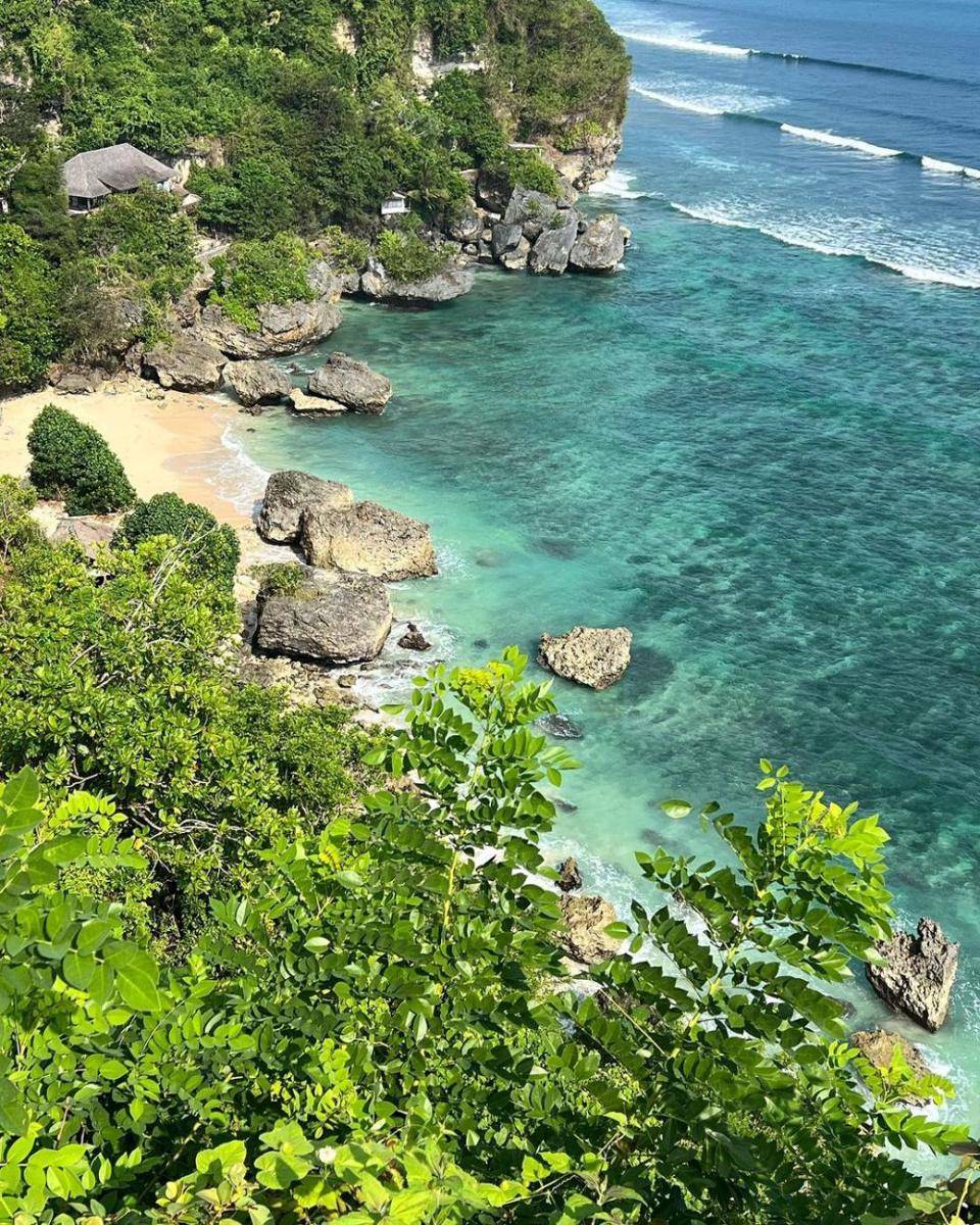 Pantai Bingin (instagram.com/_itsbeautifulhere)