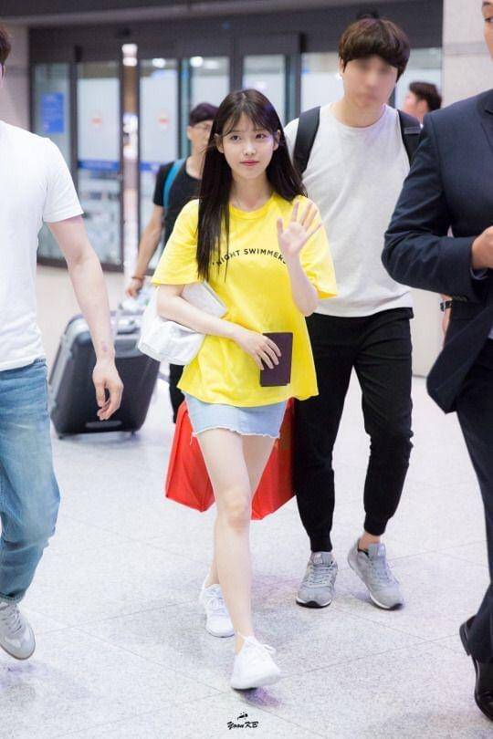 airport fashion IU (aminoapps.com)