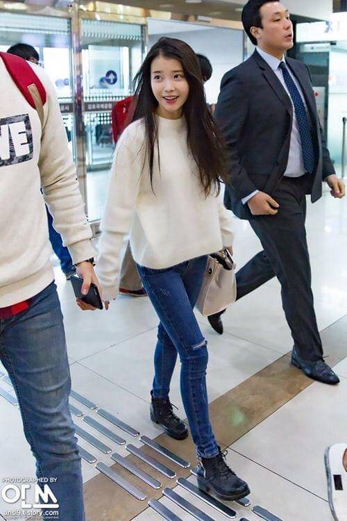 airport fashion IU (aminoapps.com)