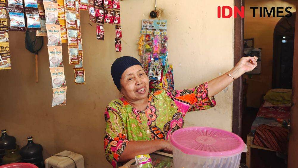 Rosani yang didatangi perempuan kesayangan malaikat dan keturutan syekh di Kampung Parung Bingung, Jalan Sukarma, Kecamatan Pancoran Mas, Kota Depok. (IDNTimes/Dicky)