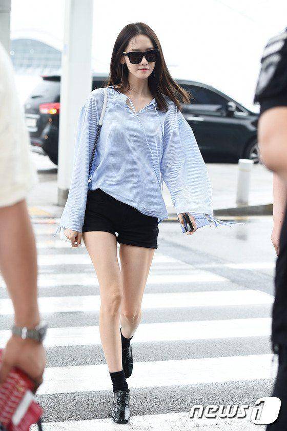 short pants Yoona SNSD (twitter.com/kor_celebrities)