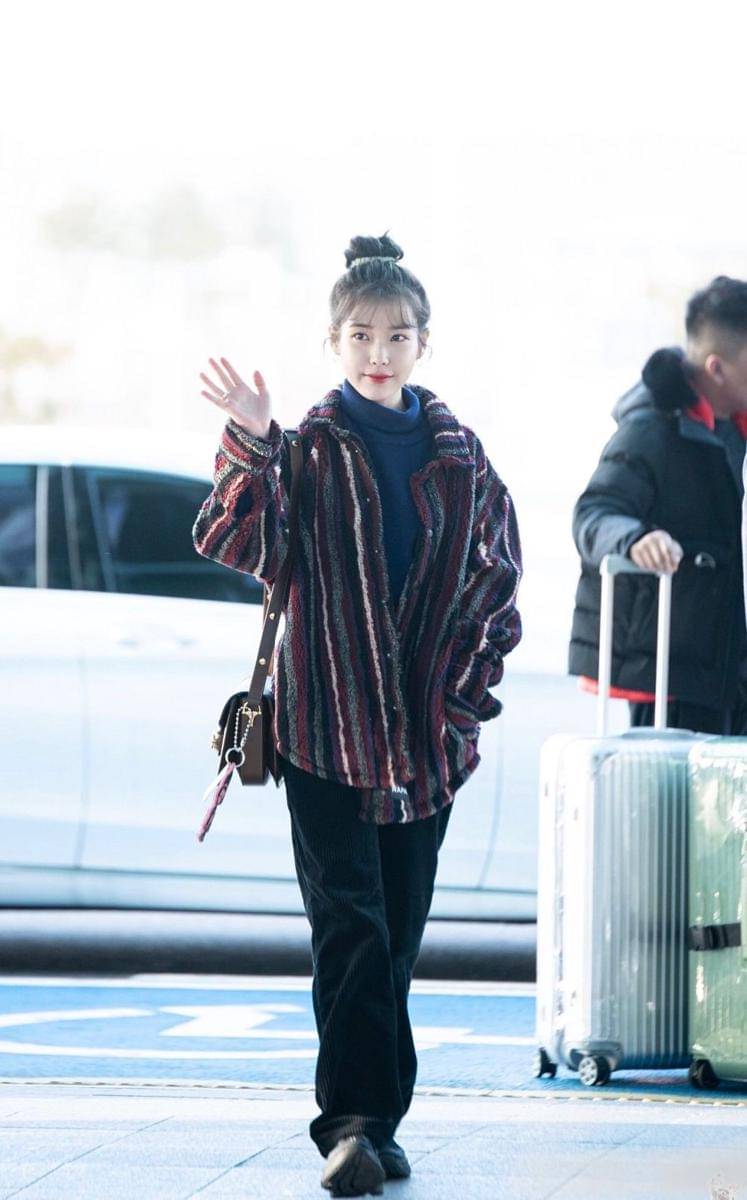 airport fashion IU (twitter.com/karinaa00480465)