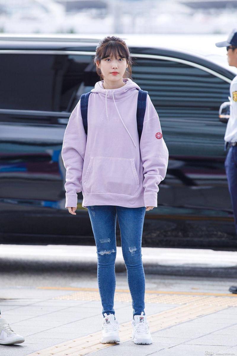 airport fashion IU (twitter.com/karinaa00480465)