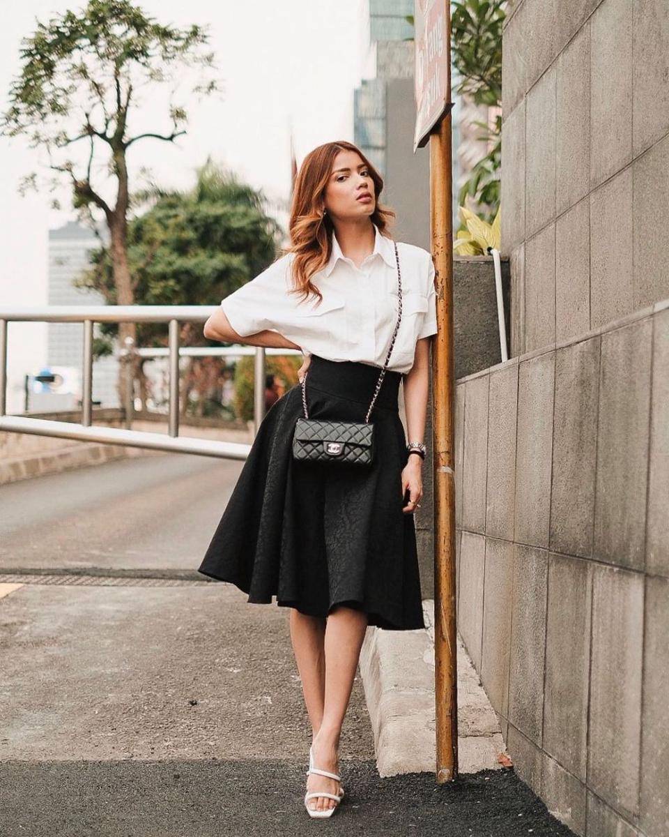 Mix and match rok ala Sabrina Chairunnisa (instagram.com/sabrinachairunnisa_)