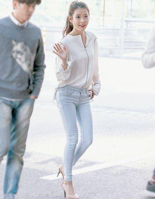 airport fashion IU (aminoapps.com)