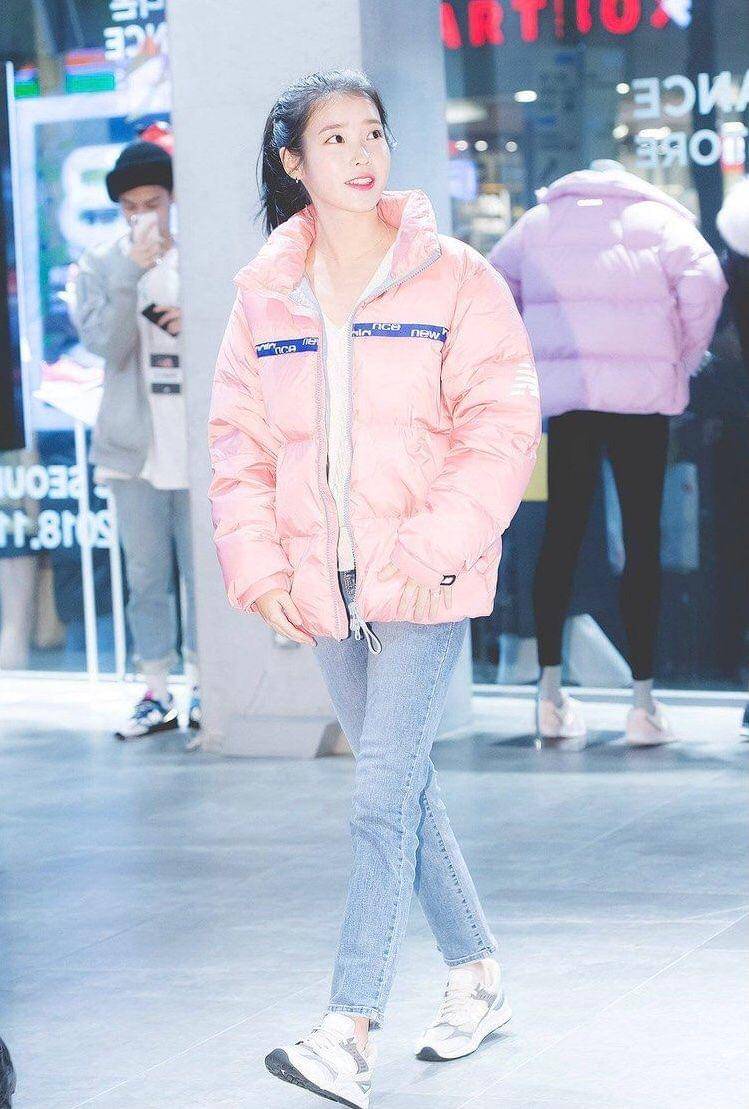 airport fashion IU (twitter.com/karinaa00480465)