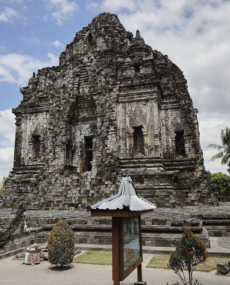 Candi Kalasan (instagram.com/agungsap577)