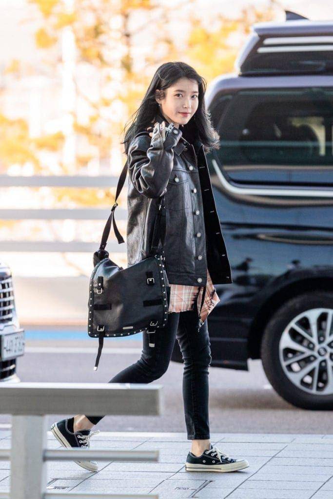 airport fashion IU (twitter.com/karinaa00480465)