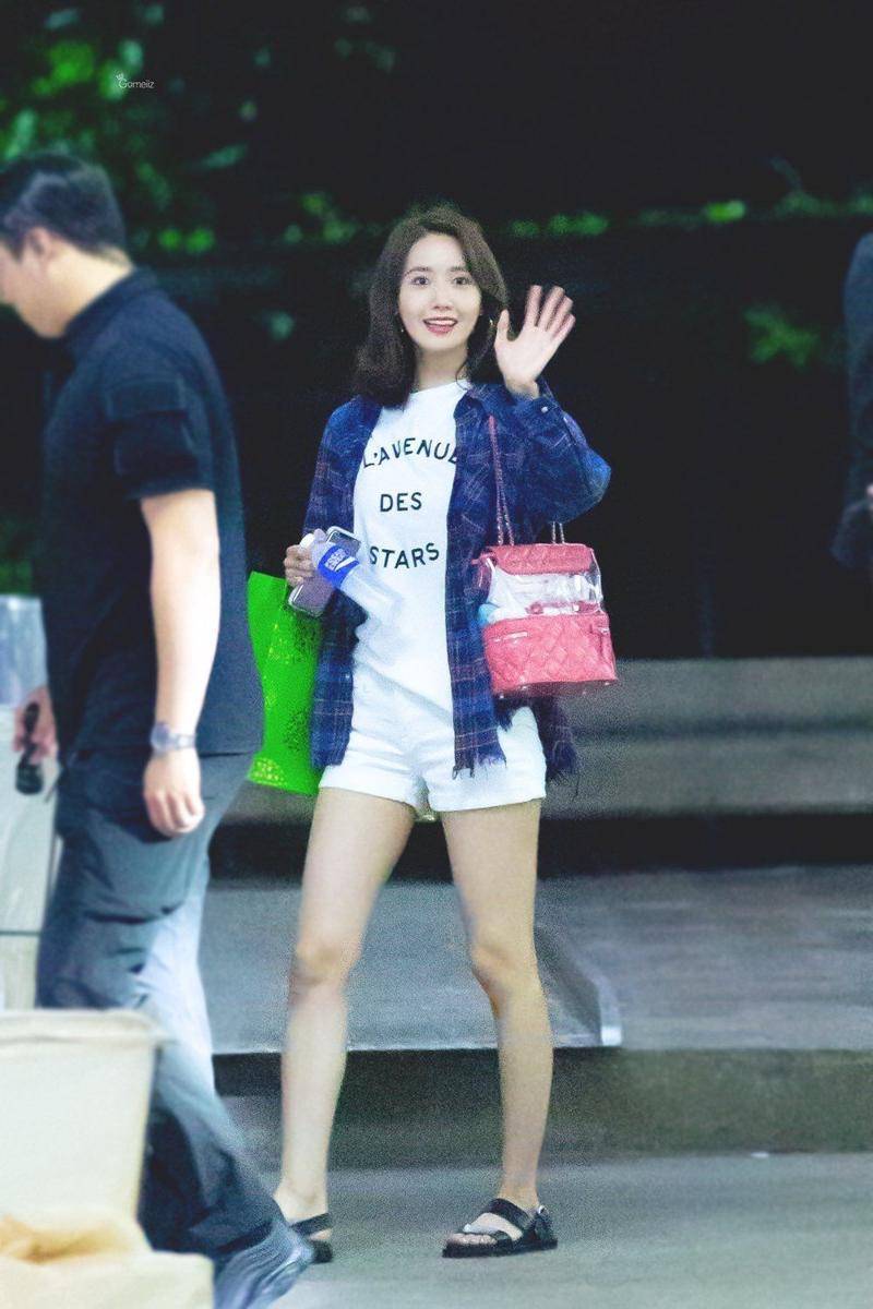 short pants Yoona SNSD (twitter.com/smgirls4)