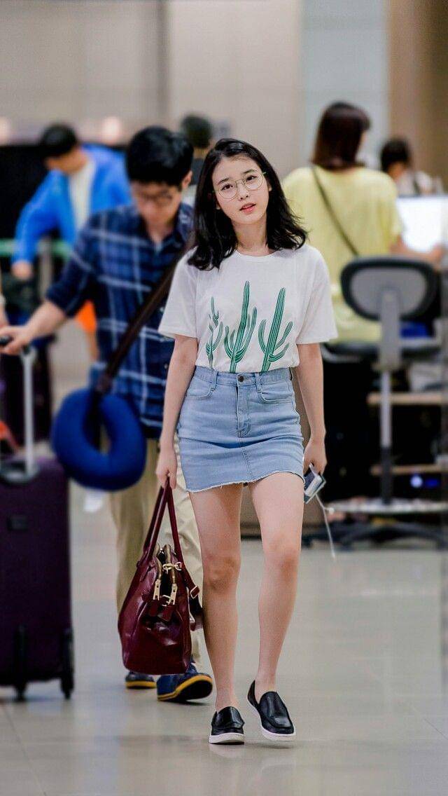 airport fashion IU (twitter.com/karinaa00480465)