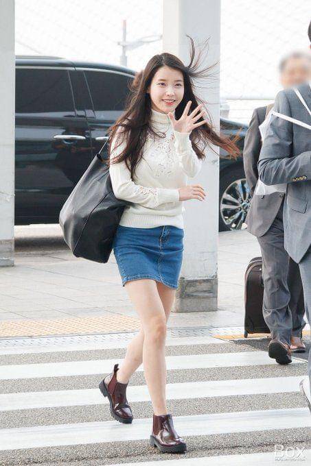 airport fashion IU (twitter.com/karinaa00480465)
