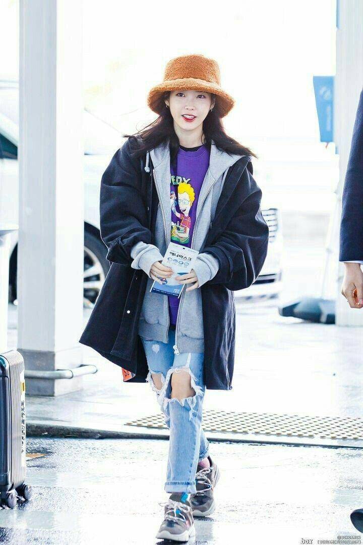 airport fashion IU (twitter.com/karinaa00480465)