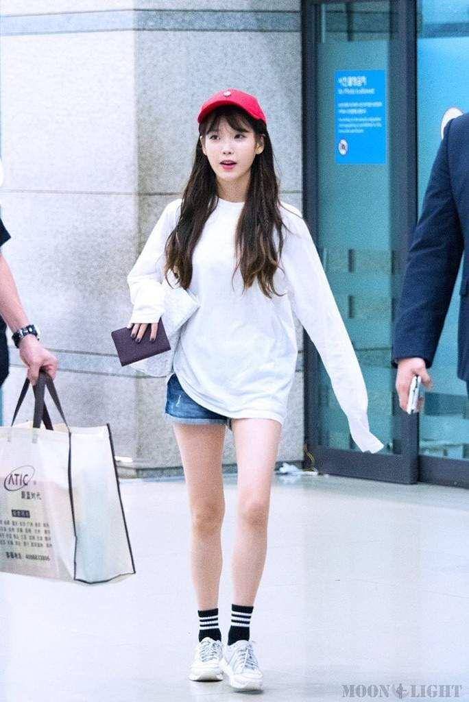 airport fashion IU (aminoapps.com)