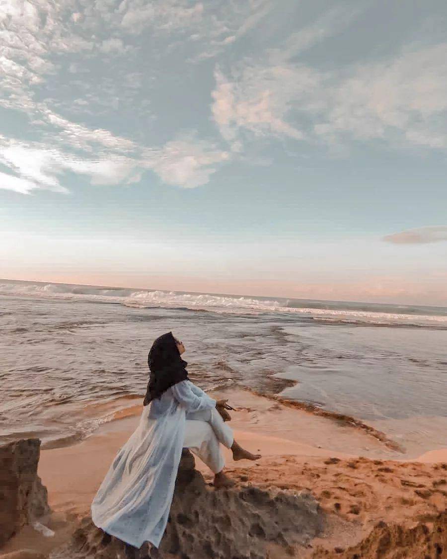 Pantai Sepanjang (instagram.com/karlinaay15)
