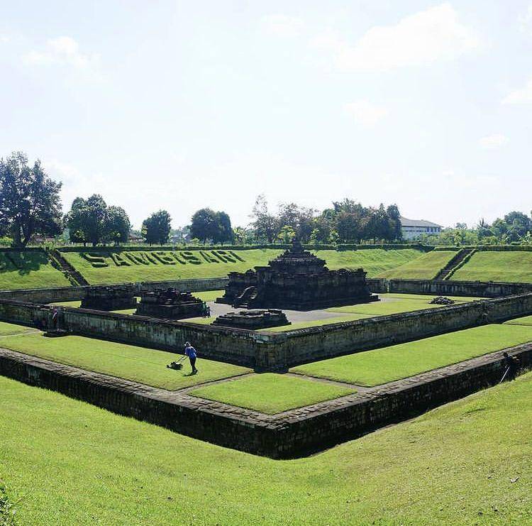Candi Sambisari (instagram.com/pesona.indonesia)