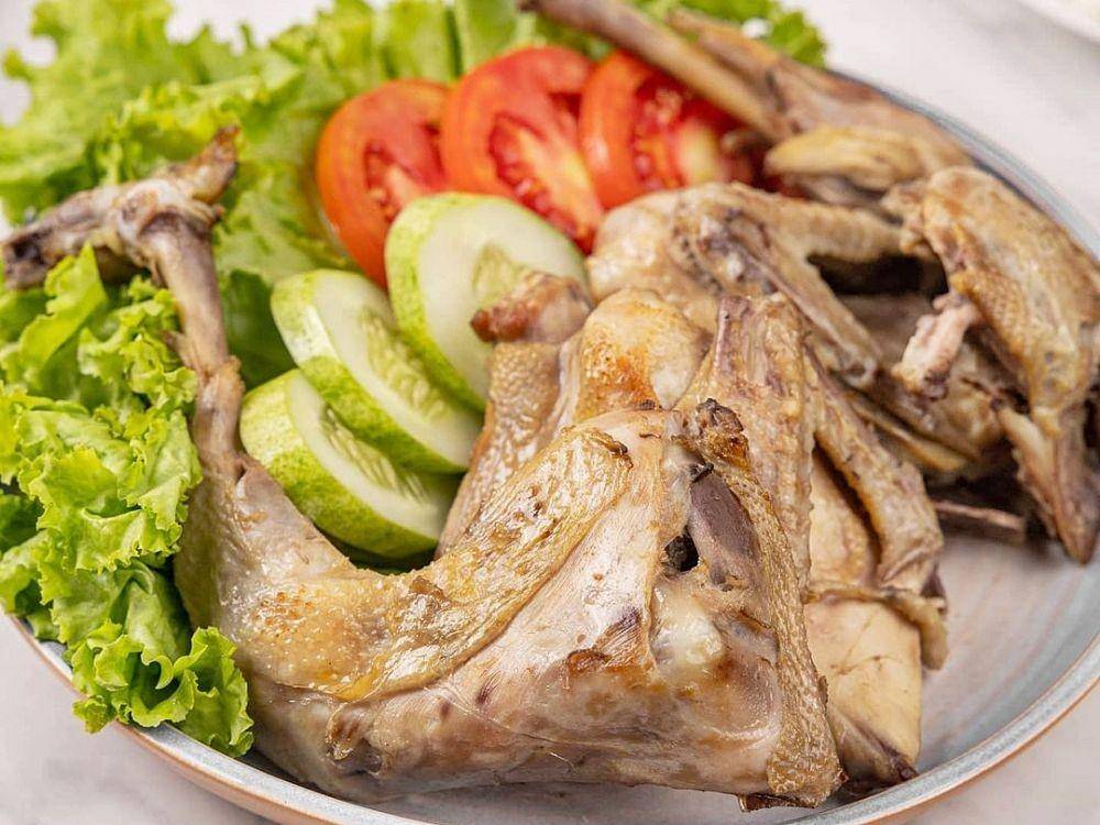 Ayam pop Padang (instagram.com/kualiayah)