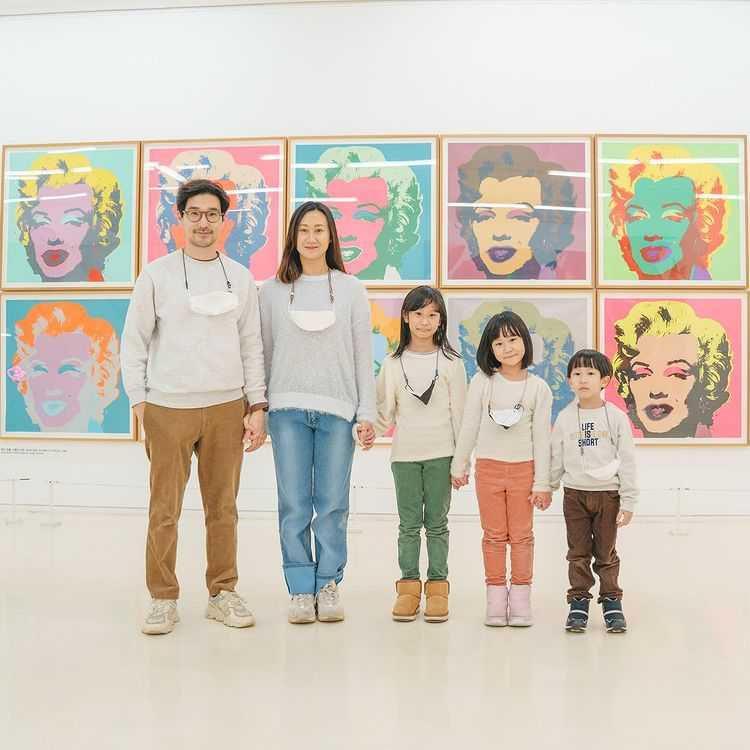 10 OOTD Ala Kimbab Family, Cocok Jadi Inspirasi Outfit Keluarga