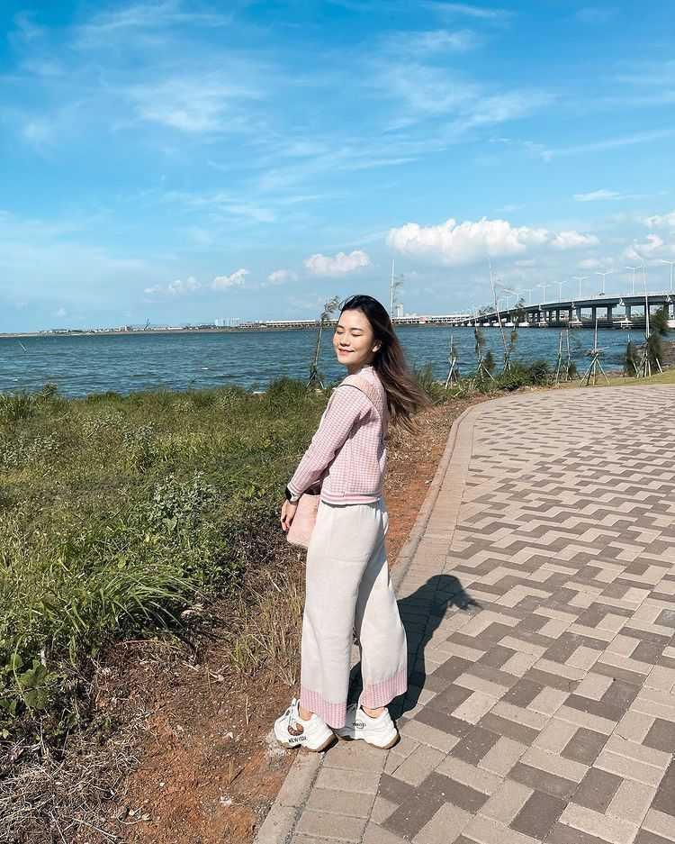 9 OOTD Outfit Trendy ala Jessica Jane, Cocok untuk Remaja
