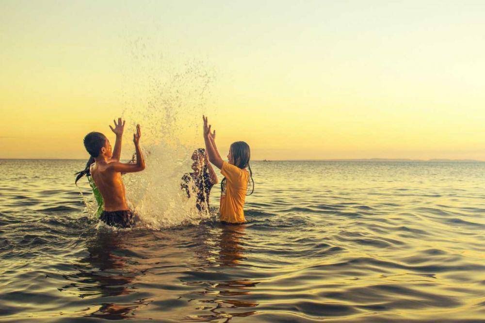 ilustrasi berenang (pexels.com/Archie Binamira)
