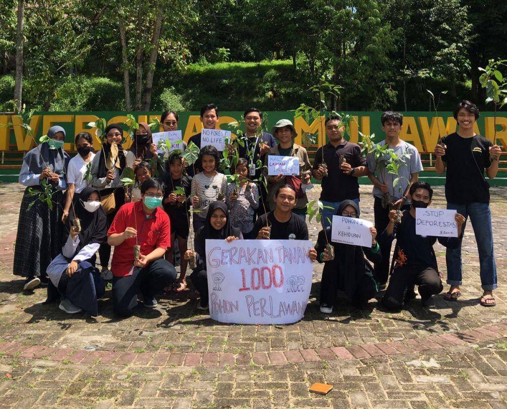 Aksi tanam 1.000 pohon perlawanan oleh BEM SI Mulawarman (istimewa)
