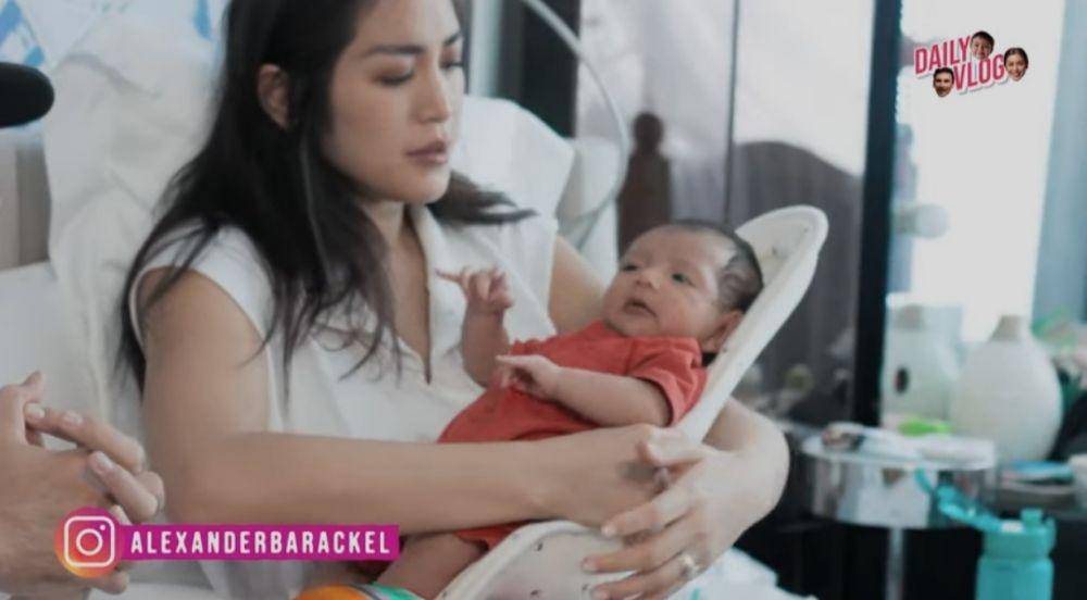 Momen Jessica Iskandar tunjukan wajah anak. (youtube.com/Jessica Iskandar)