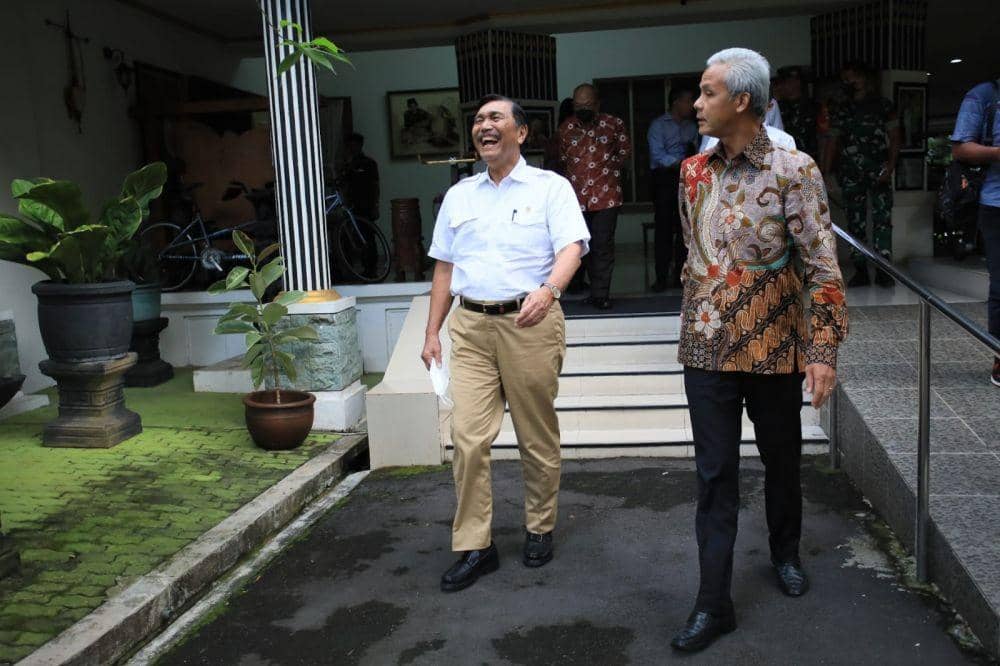 Luhut Ketemu Ganjar Pranowo di Semarang, Sepakat Tunda Kenaikan Tarif Borobudur