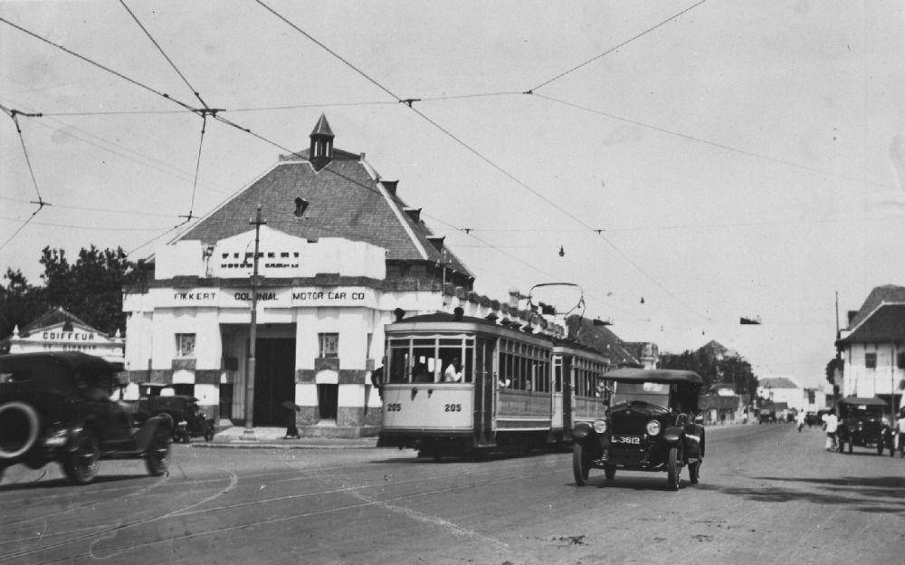 Surabaya tempo dulu (Tropenmuseum Royal Tropical Institute via colonialarchitecture.eu)