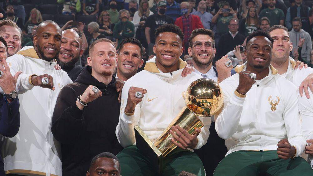 Darvin Ham bersama Milwaukee Bucks menjadi juara NBA 2021. (nba.com)