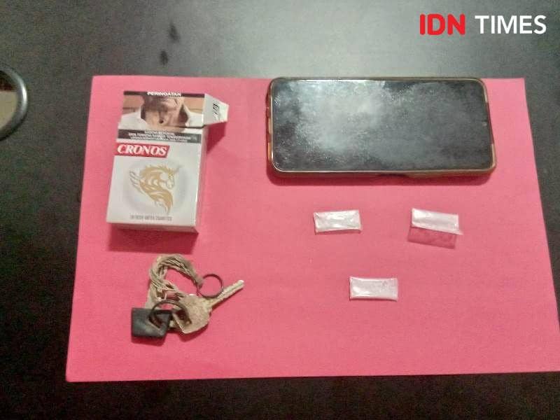 Barang bukti milik Tersangka KA warga Desa Sri Raharja, Babulu, PPU (IDN Times/Ervan)