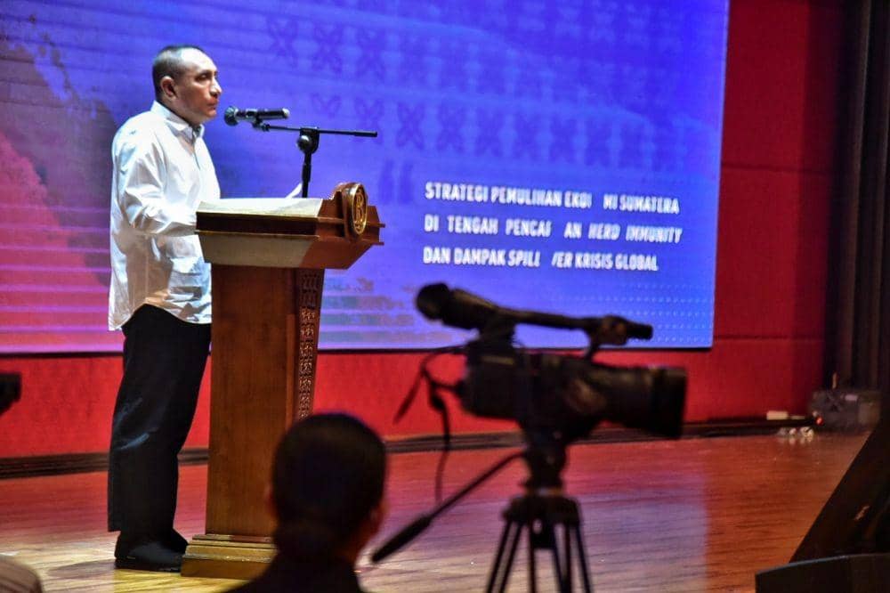 Gubernur Sumatra Utara Edy Rahmayadi saat berpidato dalam Sumatranomics ke-3 di Medan, Senin (6/6/2022). (Diskominfo Sumut/Feri Ardian)