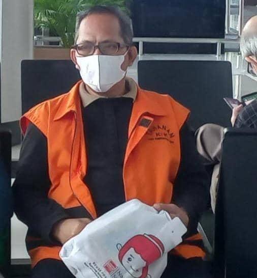 Hakim PN Surabaya nonaktif yang terjerat kasus tipikor dilimpahkan ke Rutan Medaeng. Dok. Humas Kemenkumham Jatim.