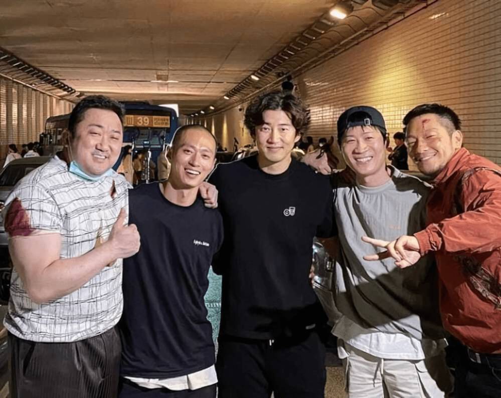 Yoon Kye Sang, Kim Sun Kyu, dan pemain film The Roundup (instagram.com/donlee)