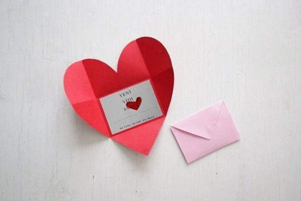 [QUIZ] Pilih 1 Kado dan Lihat Fobia Aneh dalam Percintaan Apa yang Kamu Miliki