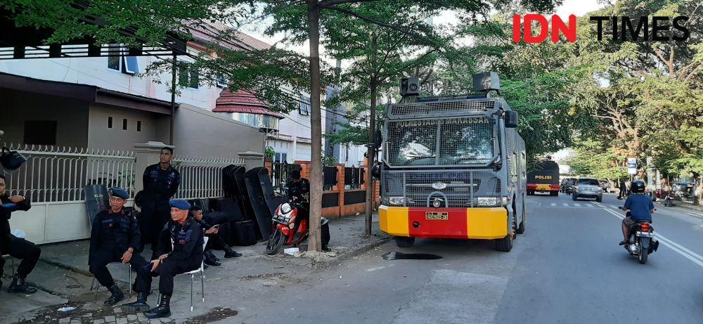 Aparat TNI-Polri Berjaga Depan Asrama Papua di Makassar Usai Bentrokan