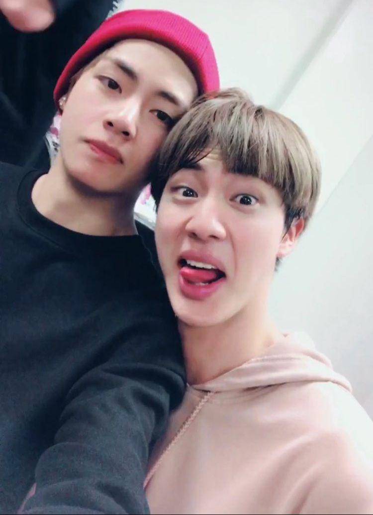 V dan Jin BTS (twitter.com/BTS_twt)