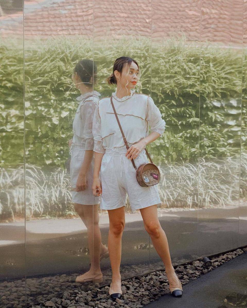 inspirasi OOTD hangout ala Conchita Caroline (instagram.com/conchizzlin)