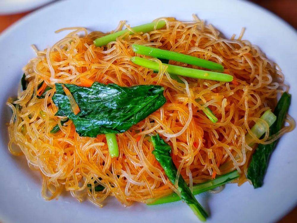bihun goreng kecap (instagram.com/camanikwarung | instagram.com/dapur_dayude)