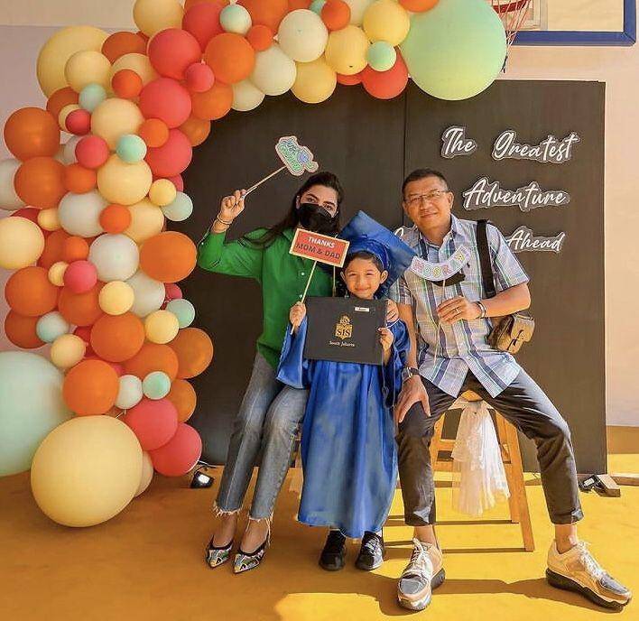 artis dampingi anak wisuda (instagram.com/ashanty_ash)